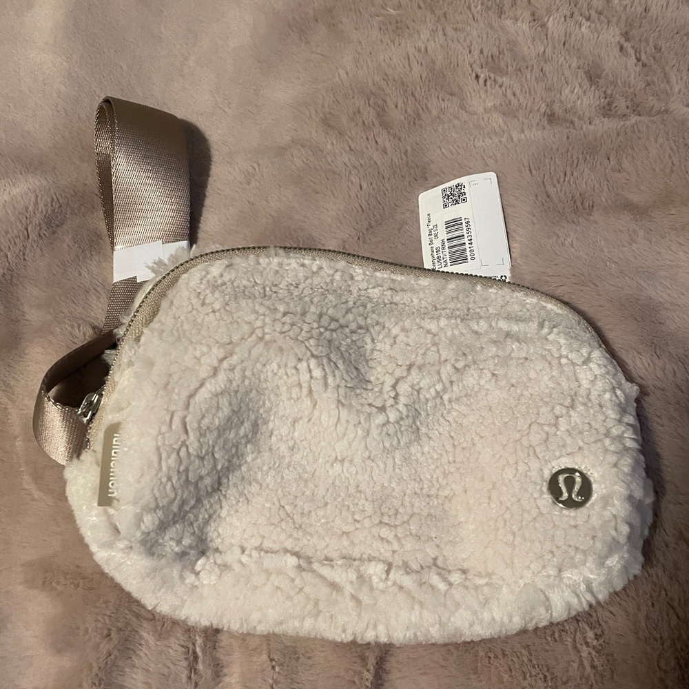 NWT Lululemon Everywhere Belt Bag Fleece! White/natural/cream NO OFFERS